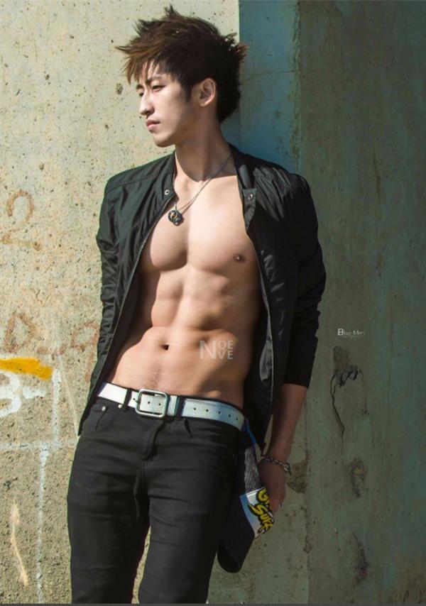 Whoseman-4-明星教練男丁格爾-芬達-全裸非全見寫真書